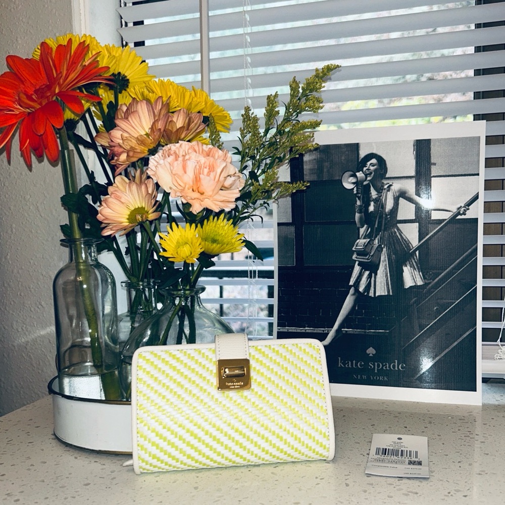 🆕♠️ Kate Spade Phoebe Straw Turnlock Medium Wallet Lime NWT🍋🟩